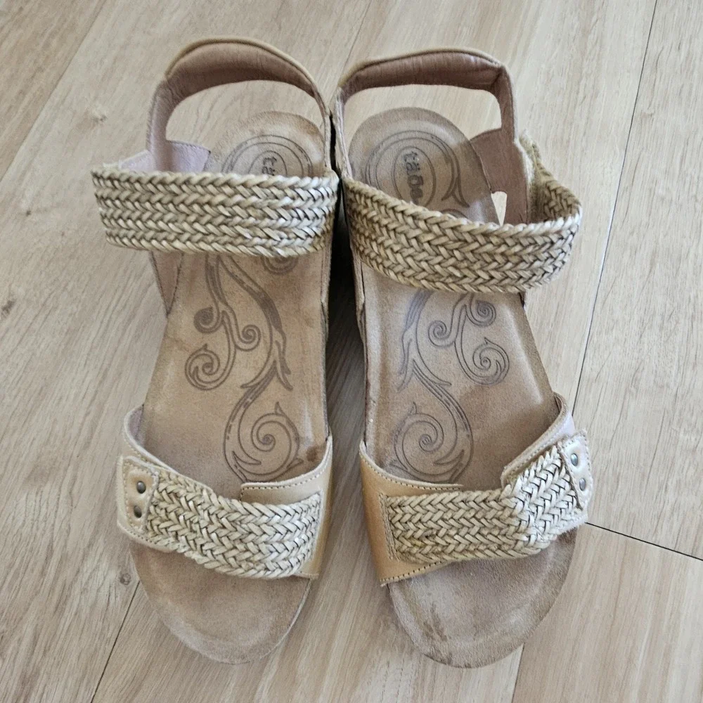 Taos Women's Bonnie Sandal Camel Strappy Leather Comfort 8-8.5 Tan - Picture 3 of 11